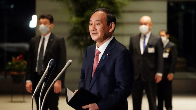 El primer ministro japonés, Yoshihide Suga, foto tomada en Tokio (Japón) el 9 de abril de 2021. (Eugene Hoshiko/POOL/AFP/Getty Images)