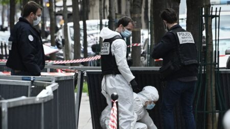 Cuatro detenidos tras el hallazgo del cadáver de una niña en una maleta en Francia