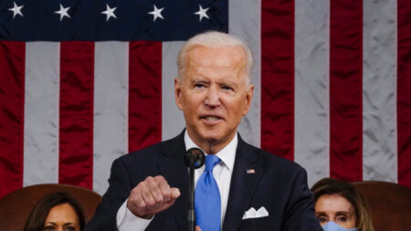 GOP y demócratas ofrecen comentarios diametralmente opuestos sobre los primeros 100 días de Biden