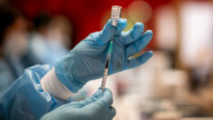 3ª dosis de vacuna contra COVID-19 será «probablemente» necesaria luego de 6 a 12 meses: CEO de Pfizer