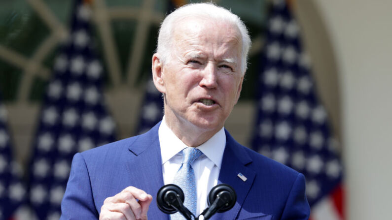 El presidente de EE. UU., Joe Biden, habla durante un evento sobre el control de armas en el Jardín de las Rosas de la Casa Blanca, el 8 de abril de 2021, en Washington, DC. (Alex Wong/Getty Images)
