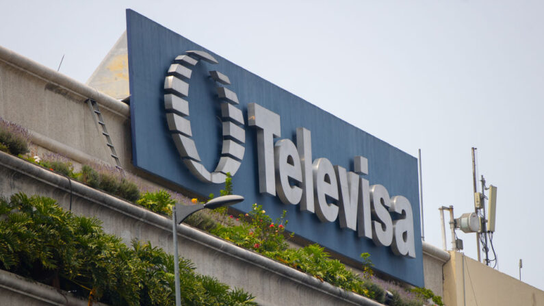 El edificio de Televisa un día después de que la empresa anunciara sus planes de fusionarse con Univisión el 14 de abril de 2021 en Ciudad de México, México. (Hector Vivas/Getty Images)