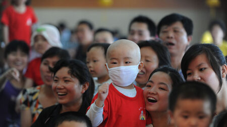 Corrupto sistema sanitario chino revela accidentalmente que el cáncer es una amenaza creciente