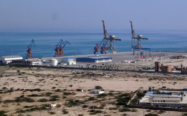 En esta imagen se observan embarcaciones en el puerto de Gwadar, en Pakistán, en el mar Arábigo. China Overseas Ports Holding Company alquila el puerto hasta 2059. (J. Patrick Fischer/CC BY-SA)