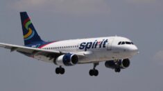 Piloto de Spirit prepara a pasajeros para amerizaje de emergencia en el Atlántico