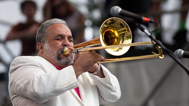 El músico Willie Colón actúa en el Rally Climático en el National Mall el 25 de abril de 2010 en Washington, DC. (Brendan Hoffman/Getty Images)