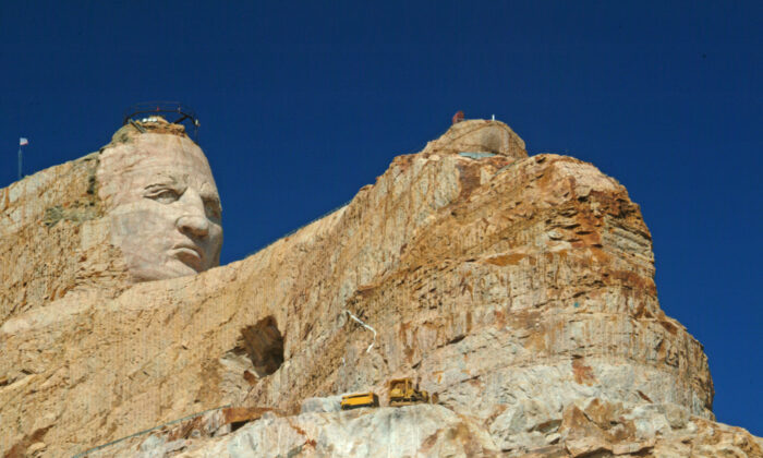 El monumento tridimensional al Caballo Loco es el mayor proyecto escultórico de la historia. Medirá 163 metros de alto y 195 metros de largo. (Fred J. Eckert)