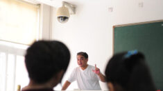 Trato hacia profesores en la China comunista frente al resto del mundo: “Está matando a la humanidad”