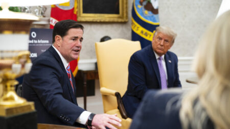 Trump pide que Arizona «proporcione inmediatamente seguridad» para auditoría de elecciones 2020