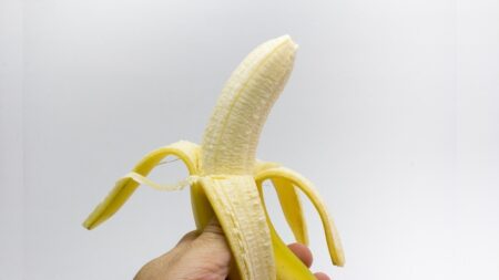 Las «fibras» del interior de las bananas son tan saludables como la pulpa de la fruta