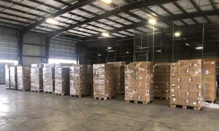Envío de más de 170,000 mascarillas respiratorias N95 falsas en el puerto de Houston, Texas, el 7 de abril de 2021. (Aduanas y Protección de Fronteras)