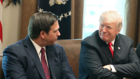 Gobernador Ron DeSantis se pronuncia sobre los rumores sobre Trump