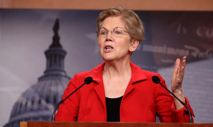 La senadora Elizabeth Warren (D-Mass.) realiza una conferencia de prensa, en el Capitolio de EE.UU., para anunciar una legislación que gravaría el patrimonio neto de las personas más ricas de Estados Unidos, el 1 de marzo de 2021. (Chip Somodevilla/Getty Images)