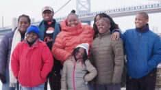 Madre sin hogar con 7 hijos tendrá casa este año gracias a donaciones de un «espectáculo navideño»