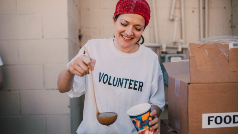 Los voluntarios forman parte de una tradición estadounidense que tiene su origen desde la fundación de la nación.  (RODNAE Productions / Pexels)