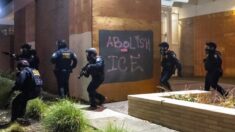 Intentan incendiar edificio de ICE en Portland mientras ocurrían disturbios: reportajes