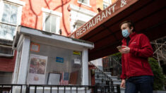 Cafetería de California cobra tarifa a clientes que usen mascarilla o «alardeen» de vacunación