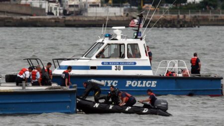 Tres fallecidos en un accidente en Nueva York al caer un coche en un arroyo