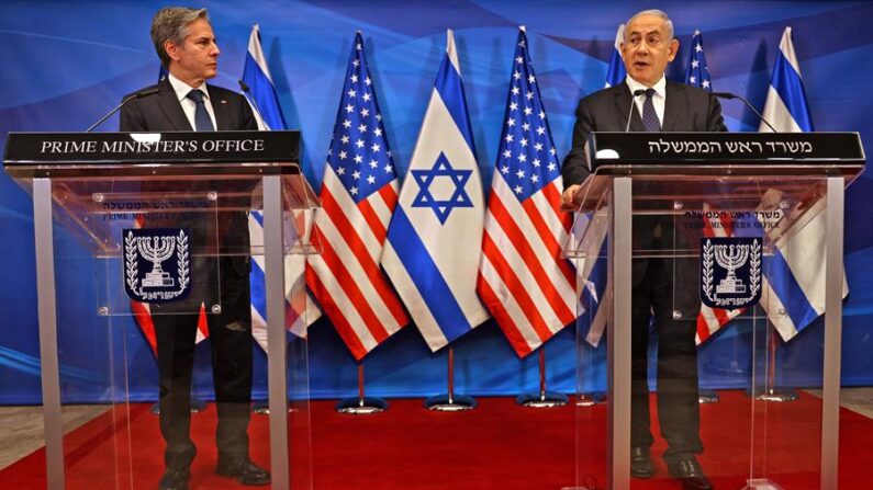 El secretario de Estado de Estados Unidos, Antony Blinken (i) y primer ministro israelí, Benjamín Netanyahu (d) en rueda de prensa este martes 25 de mayo de 2021 en Jerusalén. EFE/EPA/MENAHEM KAHANA