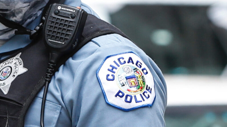 Un policía de Chicago en una foto de archivo. (Kamil Krzaczynski/AFP vía Getty Images)