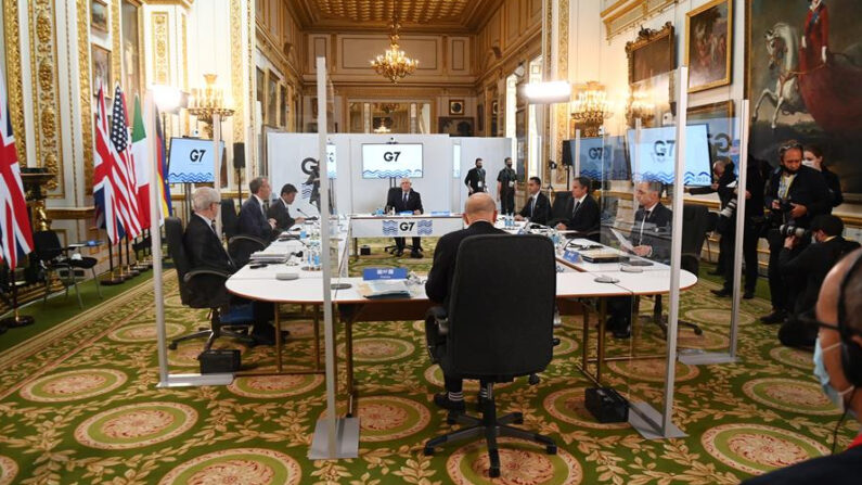 Imagen de la primera sesión de la reunión de ministros del G7 en Londres, Inglaterra. EFE/EPA/ANDY RAIN