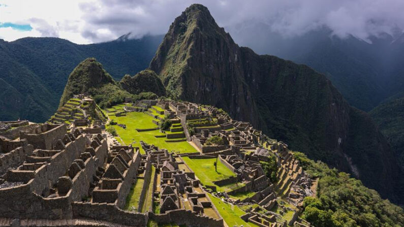 Fotografía sin fecha cedida por el Museo de Arte de Boca Ratón donde se muestra una imagen de la misteriosa ciudad en el cielo, Machu Picchu (Perú). EFE/Museo de Arte de Boca Ratón/Archivo