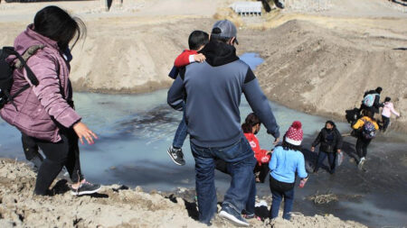 Un total de 6159 venezolanos atravesaron de México a EE.UU. en abril pasado