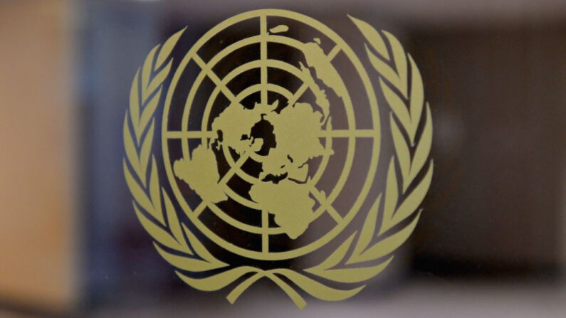 El logotipo de las Naciones Unidas se ve en la sede de las Naciones Unidas el 20 de mayo de 2021 en la ciudad de Nueva York (EE.UU.). (Angela Weiss / AFP vía Getty Images)