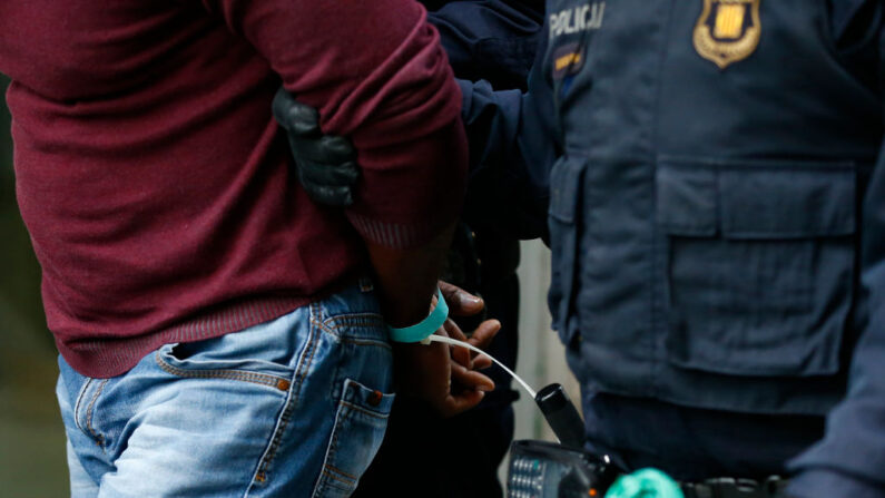 Las autoridades españolas detuvieron en Barcelona al exgobernador del departamento de Cundinamarca Pablo Ardila Sierra, por supuestamente haber cometido cinco delitos, entre ellos abuso sexual y blanqueo de capitales, informó este viernes 21 de mayo la Policía colombiana. (Foto de archivo de Pau Barrena/AFP vía Getty Images)
