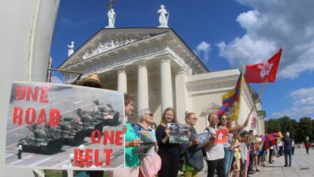 Países bálticos salen del bloque de Europa del Este liderado por China pese a represalias de Beijing