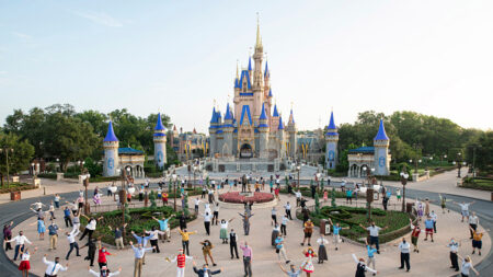 Disney adopta política y teoría crítica racial en capacitación a empleados: Documentos filtrados