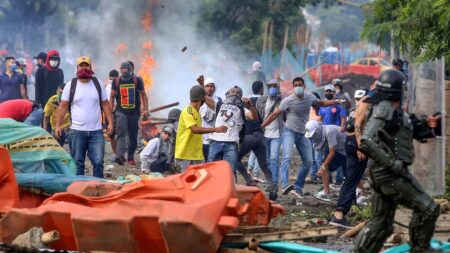 Al menos 16 muertos en protestas de Colombia, según la Defensoría del Pueblo