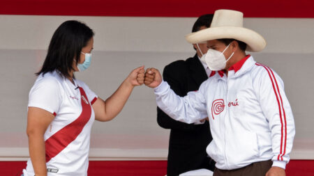Los candidatos Castillo y Fujimori se retan para debatir en cárcel de Lima