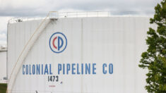 Alza de precios y posible escasez de combustible en EE.UU. tras hackeo al oleoducto Colonial