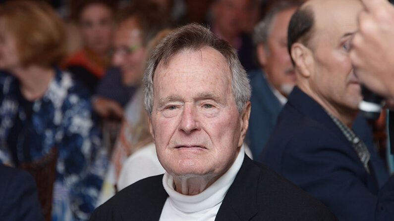 El presidente George H.W. Bush celebra su 88º cumpleaños tras la proyección especial de "41" de HBO Documentary el 12 de junio de 2012 en Kennebunkport, Maine (EE.UU.). (Michael Loccisano/Getty Images)