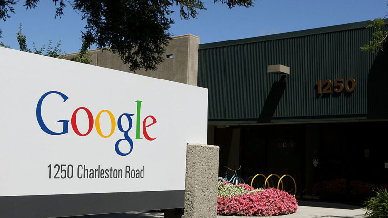 Un cartel se muestra fuera de una oficina de Google el 17 de julio de 2008 en Mountain View, California (EE.UU.).  (Justin Sullivan/Getty Images)