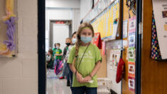 La ciencia debate sobre órdenes de mascarillas en escuelas mientras ignora los daños