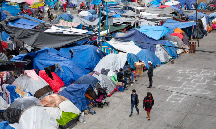 El campamento de migrantes El Chaparral, en Tijuana, México, el 22 de abril de 2021. (John Fredricks/The Epoch Times)