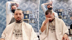 Barbero se afeita la cabeza para apoyar a un compañero de trabajo con cáncer en España
