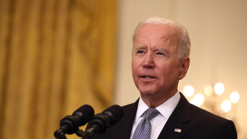 El presidente Joe Biden habla en la Casa Blanca en Washington, el 17 de mayo de 2021. (Anna Moneymaker/Getty Images)