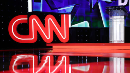 CNN despide al colaborador que elogió a Hitler