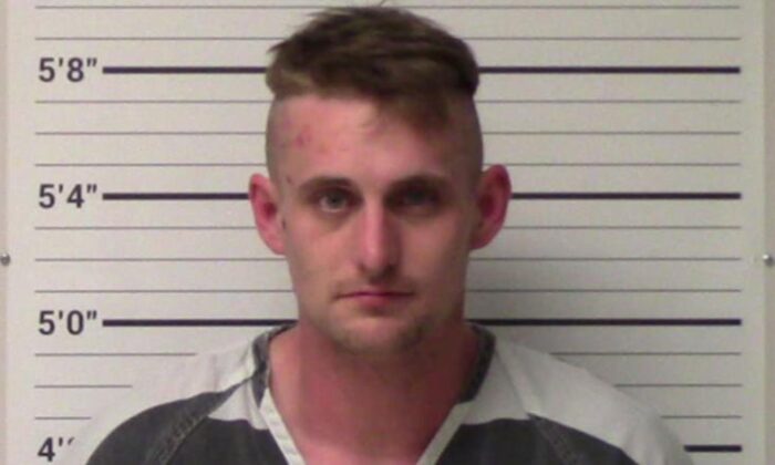 Coleman Thomas Blevins de 28 años, de Kerrville, Texas, fue arrestado el 28 de mayo de 2021. (Cortesía de la Oficina del Sheriff del Condado de Kerr)