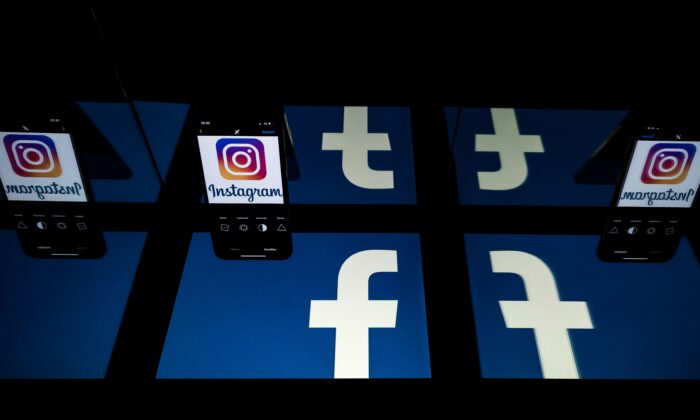 Logotipos de las redes sociales Facebook e Instagram en las pantallas de un tablet y un teléfono móvil. (Lionel Bonaventure/AFP vía Getty Images)