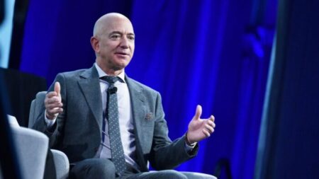 Bezos decidió bloquear el apoyo a Harris en el Washington Post, según el periódico