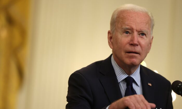 El presidente de Estados Unidos, Joe Biden, habla sobre las cifras de empleo de abril de 2021 en la Sala Este de la Casa Blanca el 7 de mayo de 2021. (Alex Wong/Getty Images)