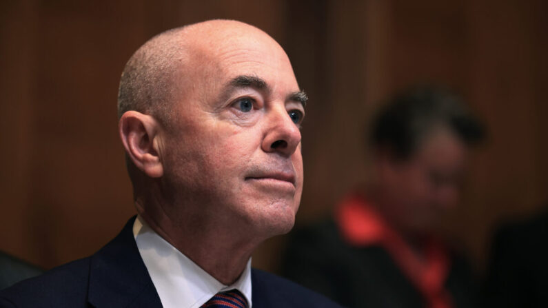 El secretario de Seguridad Nacional, Alejandro Mayorkas, testifica ante un panel del Senado en Washington el 26 de mayo de 2021. (Chip Somodevilla/Getty Images)