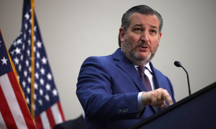 El senador Ted Cruz (R-Texas) habla en Washington, el 12 de mayo de 2021. (Anna Moneymaker/Getty Images)