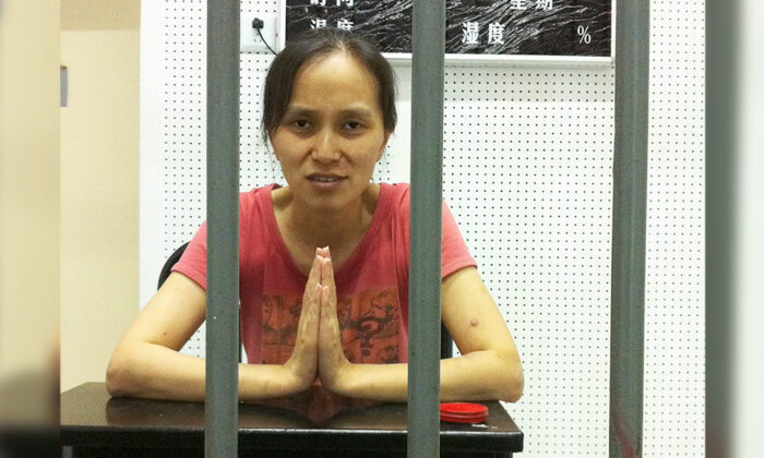 Chen Yinghua, detenida ilegalmente en el Centro de Detención de Nanjing (China) por negarse a abandonar su fe espiritual en Falun Dafa, en julio de 2013. (Cortesía de Chen Yinghua)