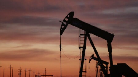 Petróleo de Texas sube un 0.3 %, hasta 83.85 dólares el barril