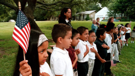 Opositores de la «teoría crítica de la raza» de Texas ganan las elecciones de la junta escolar